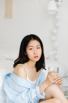 女子与黑人滥情并怀孕